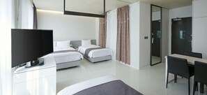 Desk, free WiFi - M-Stay Hotel Changwon (Changwon)