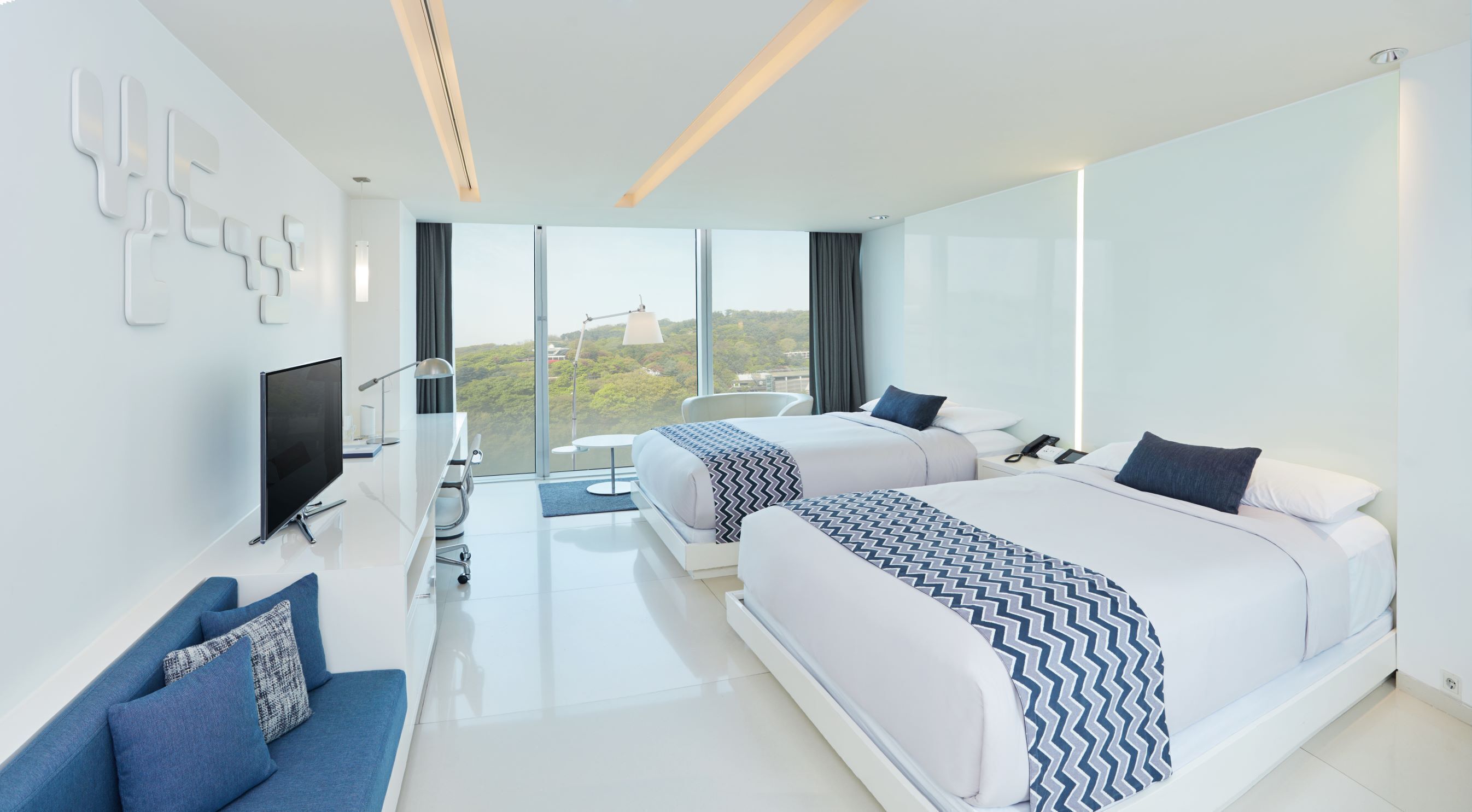 Free minibar, in-room safe, blackout drapes, soundproofing