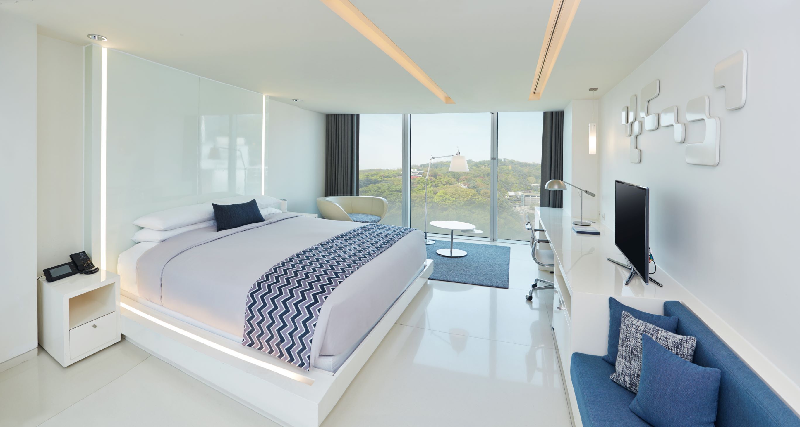 Kostenlose Minibar, Zimmersafe, Verdunkelungsvorhänge