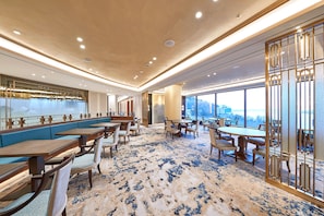 7 restaurants, lunch, dinner served; Italian cuisine