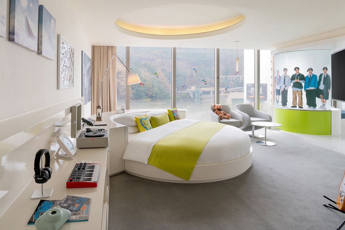 1 bedroom, free minibar, in-room safe, blackout curtains