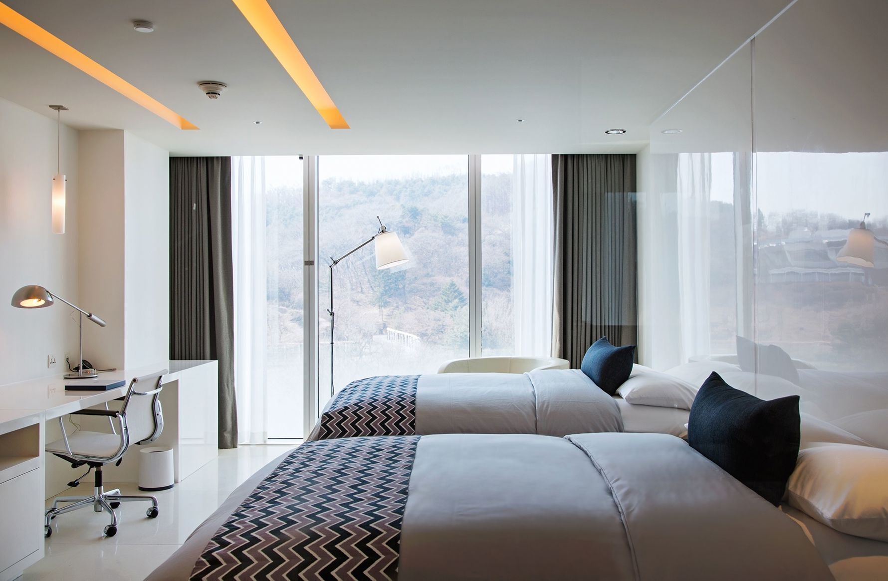 Artículos del minibar gratis y caja de seguridad en la habitación 