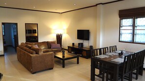 2 Bedroom Villa | ห้องนั่งเล่น | ทีวีจอแอลซีดี 52 นิ้ว พร้อมช่องเคเบิล, ทีวี