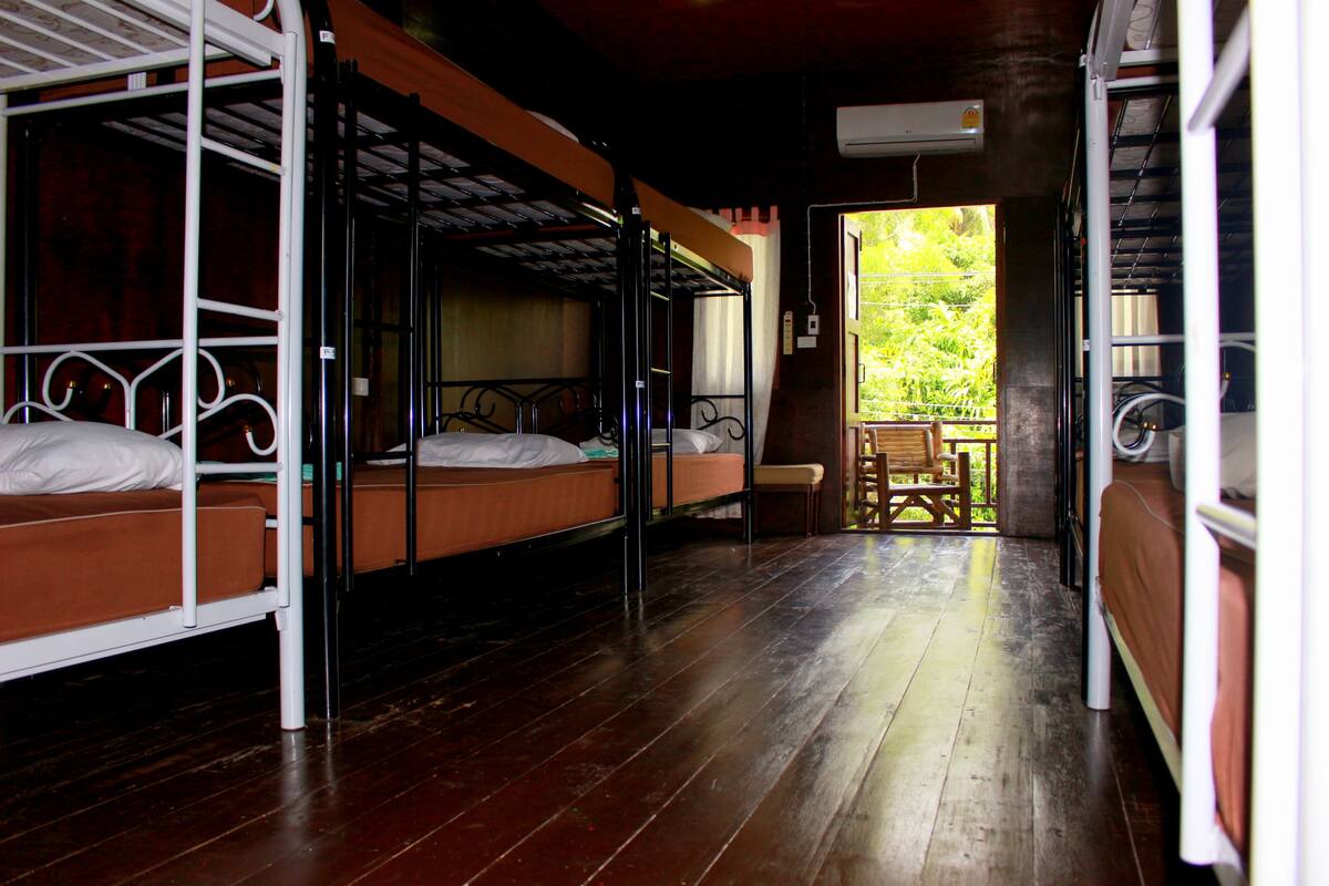 Shared Dormitory | Free WiFi