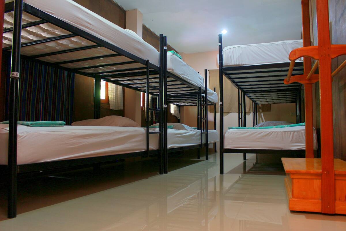Shared Dormitory | Free WiFi