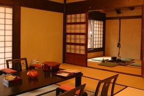 Japanese/Western Style Room, Shared Bathroom, Smoking | In-room safe, desk, free WiFi - Yumoto Chouza (Takayama)