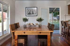 House, 3 Bedrooms | Living room