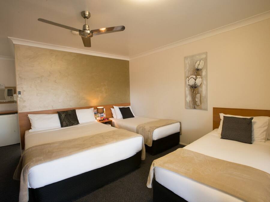 Habitación familiar (Family 4) | Sistema de insonorización, tabla de planchar con plancha, wifi gratis