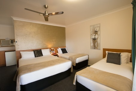 Family 4 Room | Soundproofing, iron/ironing board, free WiFi, bed sheets