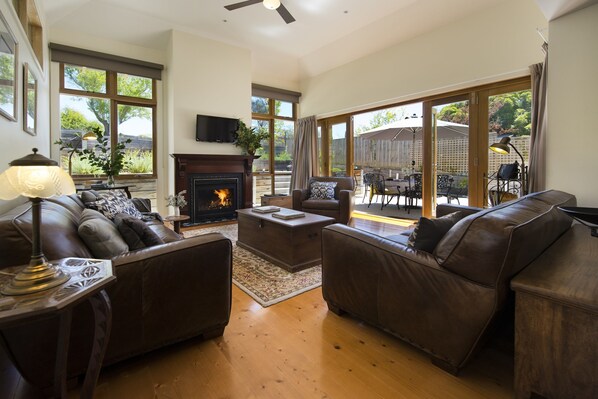 獨棟房屋, 4 間臥室 | 起居區 | 平面電視、壁爐、 DVD 播放機、iPod 底座