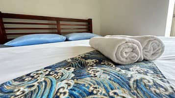 Standard Double Room | 書桌、遮光布/窗簾、免費無線上網、床單