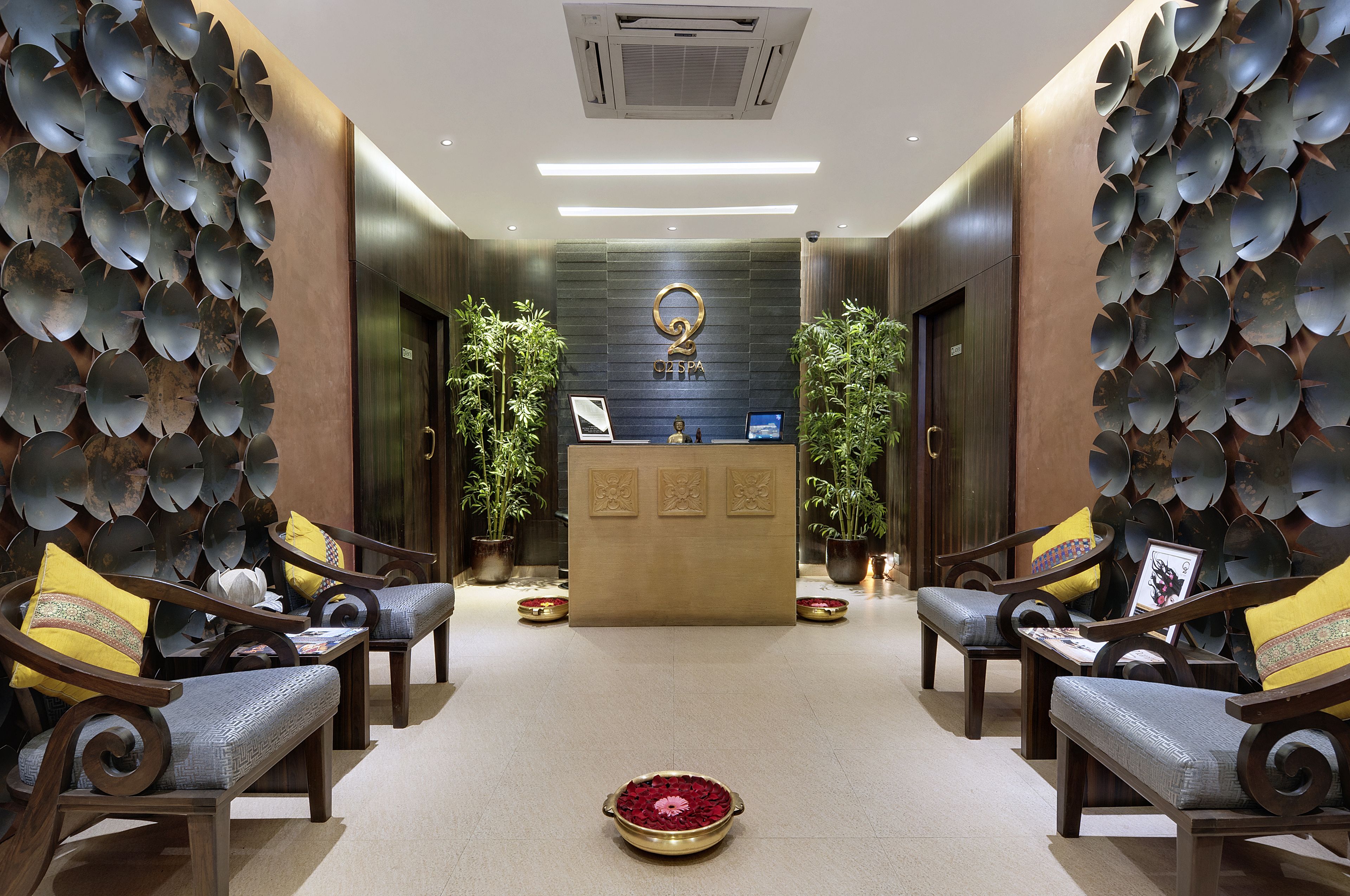 couples treatment room(s), sauna, hot tub, steam room, body treatments