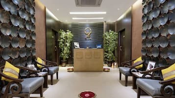 Couples treatment room(s), sauna, hot tub, steam room, body treatments