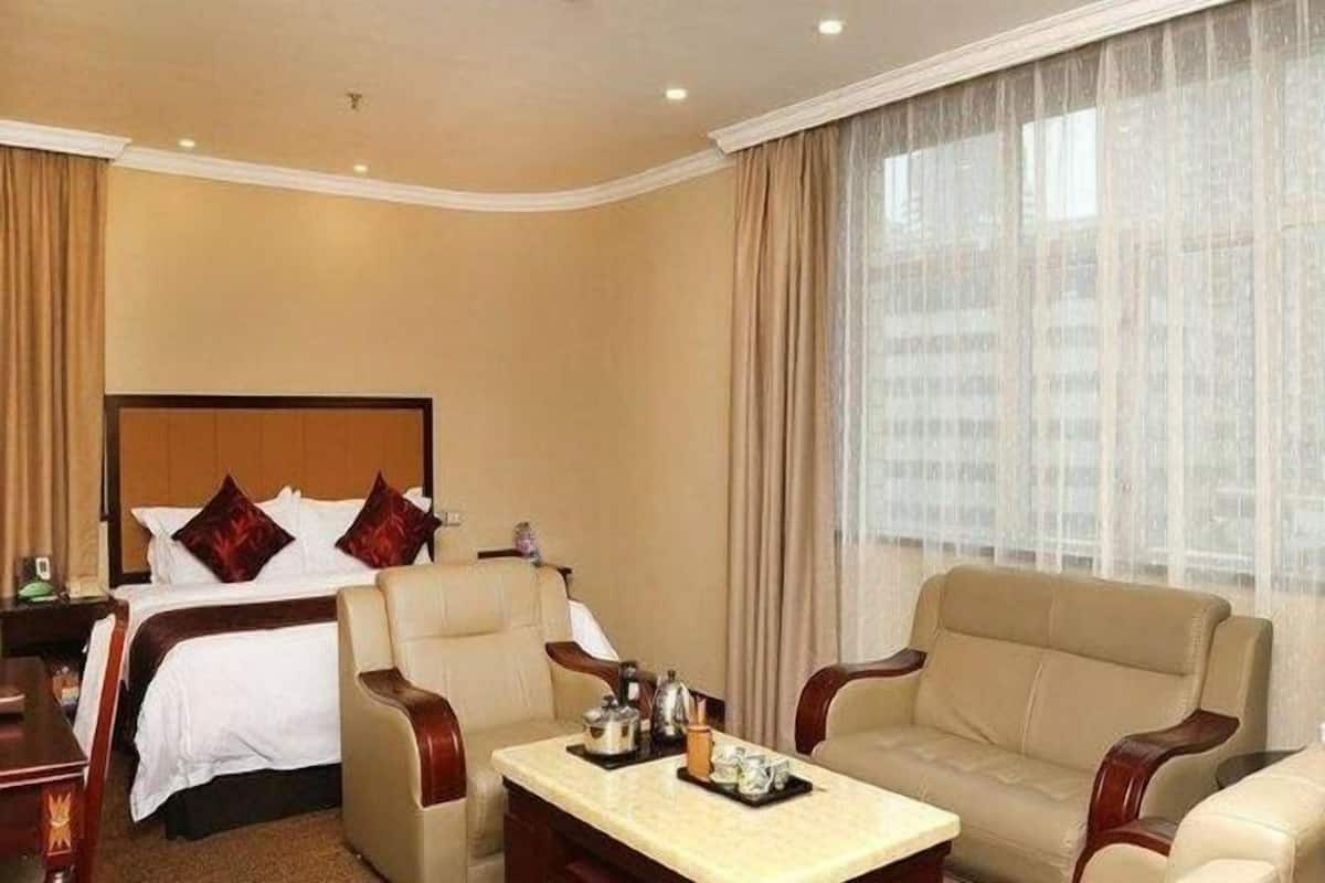 Minibar, in-room safe, desk, blackout curtains