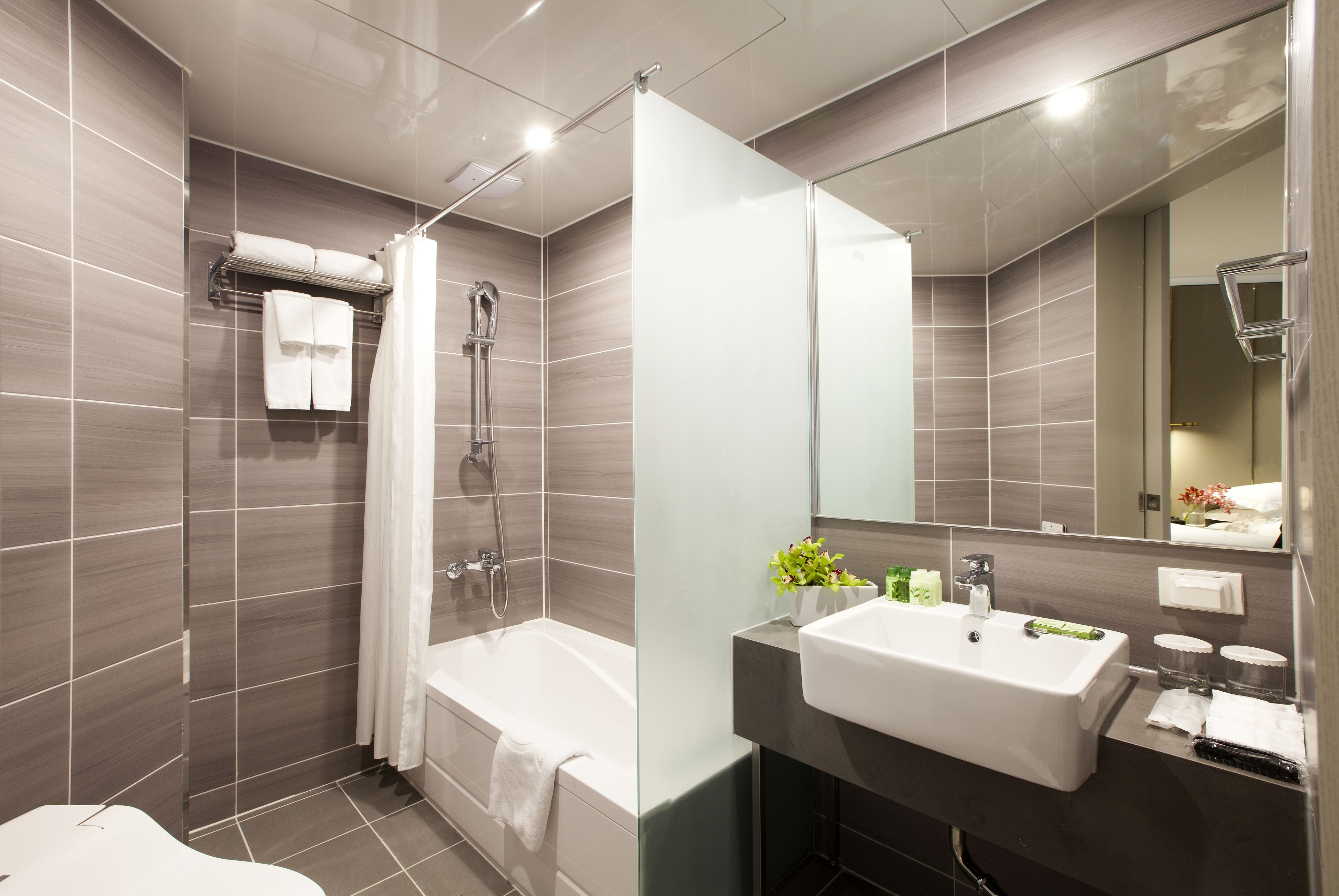 triple room | bathroom | shower, hair dryer, bathrobes, slippers