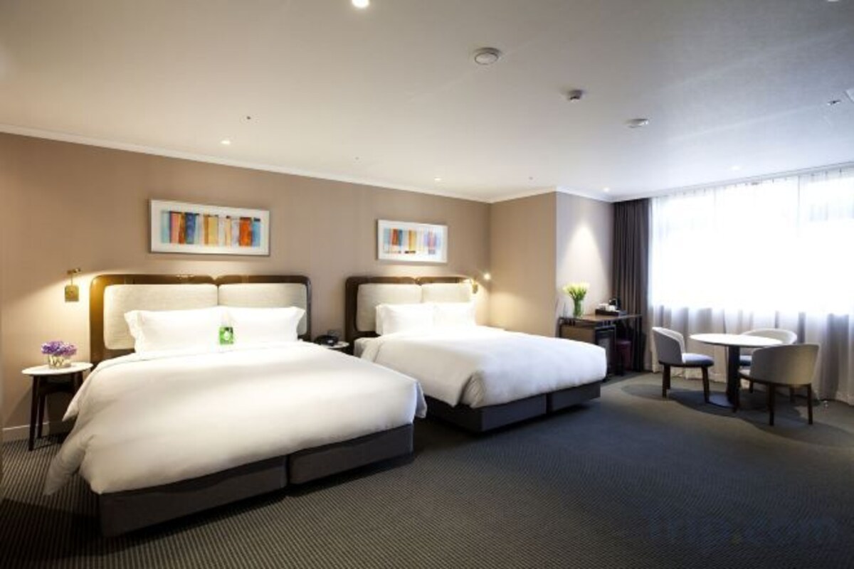 In-room safe, desk, blackout drapes, soundproofing
