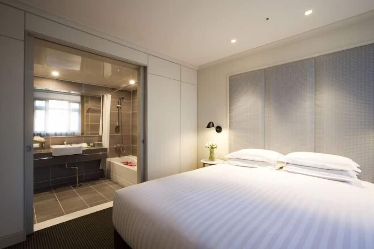 1 bedroom, in-room safe, desk, blackout curtains