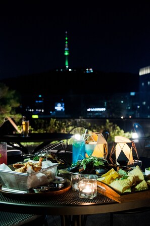 Outdoor dining - G2 Hotel Myeongdong (Seoul)