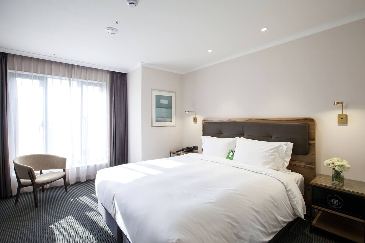 Deluxe Double Room | In-room safe, desk, blackout drapes, soundproofing