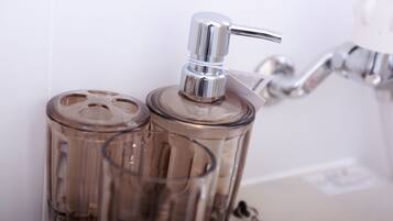 Standard Apartment | Bathroom amenities | Separate tub and shower, deep soaking tub, free toiletries, hair dryer