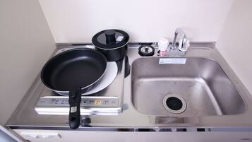 Apartamento standard | Cozinha americana privada | Geladeira, micro-ondas, cooktop, chaleira elétrica