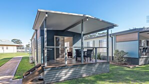 Chalet rustique (Sandpiper - Double + Triple Bunk) | Literie de qualité, fer et planche à repasser, Wi-Fi (supplément)