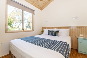 Ibis Cabin (Queen + Tri-bunk) | Premium bedding, WiFi - Holiday Haven Culburra Beach (Culburra Beach)