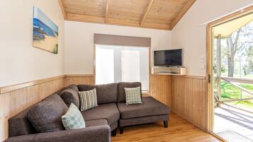 Ibis Cabin (Queen + Tri-bunk) | Living area