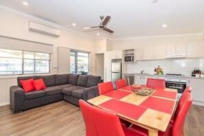 Ferienhütte, 2 Schlafzimmer (Albatross Cabin) | Wohnbereich