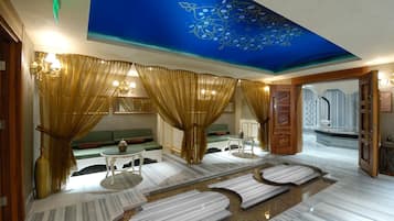 1 bedroom, premium bedding, free minibar, in-room safe