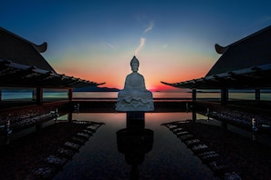 8 restaurants, spécialités Cuisine locale et internationale