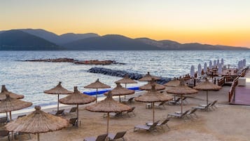 Playa privada, arena blanca, traslado desde/hacia la playa gratis