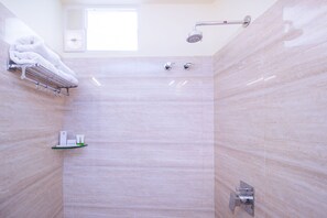Standard Room | Bathroom | Shower, rainfall showerhead, free toiletries, towels - Itsy Hotels Arastu Inn (Hyderabad)