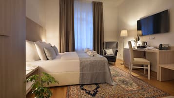 Deluxe Double Room, 1 Bedroom | Minibar, in-room safe, desk, blackout curtains