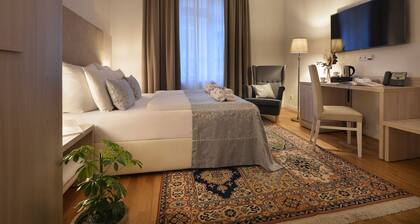 Old Town Residence by Little King
