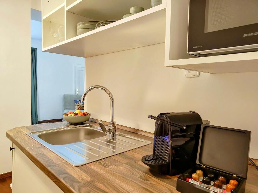 Studio, 1 Bedroom, Kitchen | Private kitchen | Fridge, electric kettle