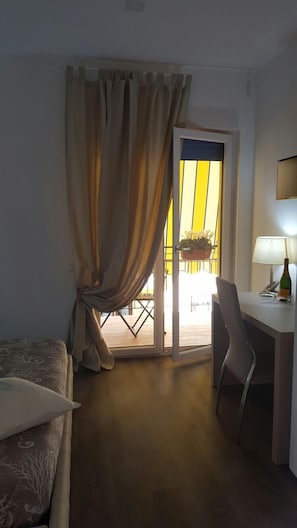 Phòng đôi, ban công (Jeranto) | Bộ đồ giường cao cấp, chăn bông, nệm có lớp đệm bông, minibar 