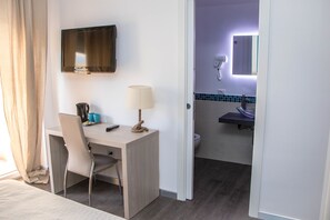 Comfort Double Room, Balcony (Capri) | Room amenity - Il Saraceno (Sorrento)