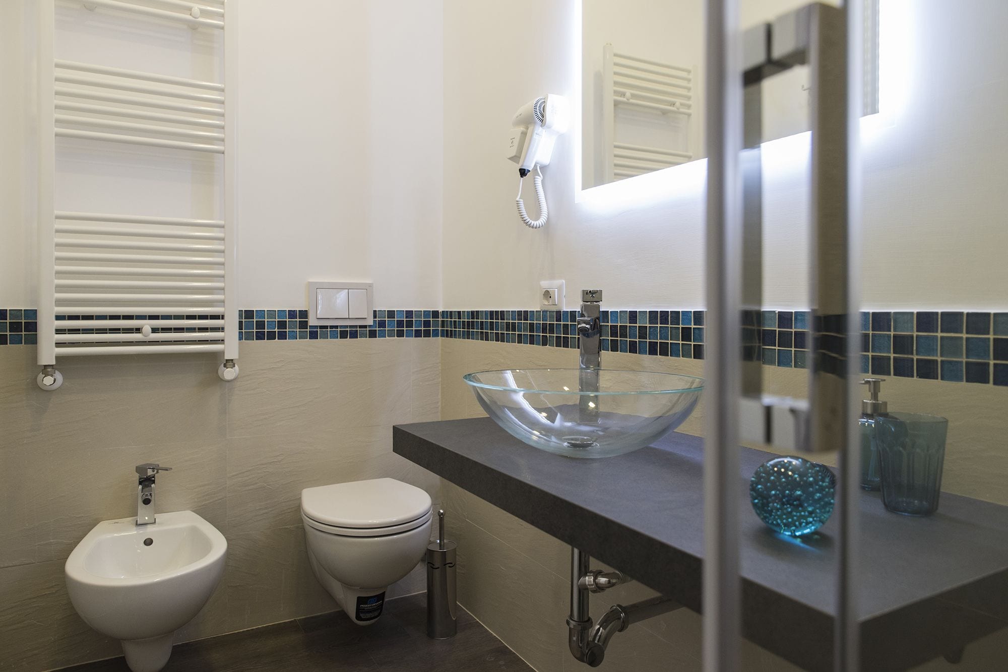 Doppia Comfort, balcone (Capri) | Bagno | Doccia, soffione a pioggia, set di cortesia gratuito, asciugacapelli