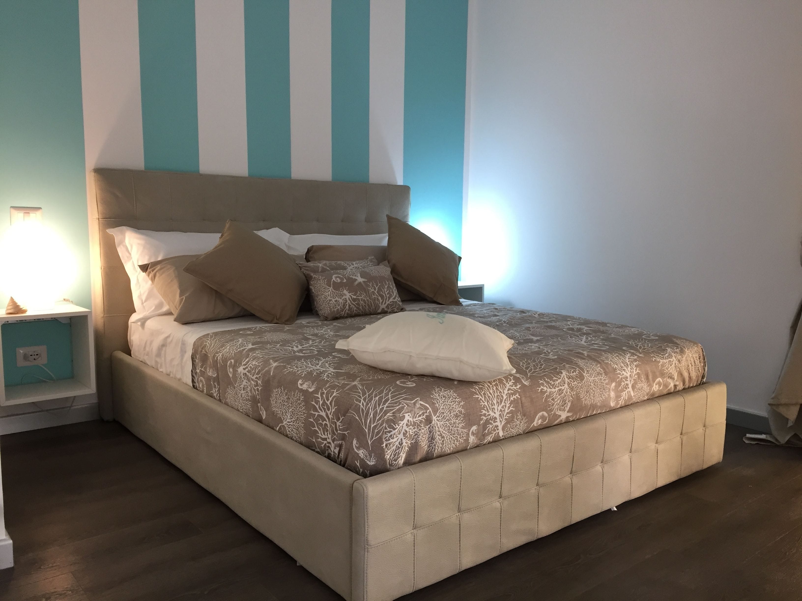 Ropa de cama de alta calidad, cubrecamas y colchones con pillow-top 