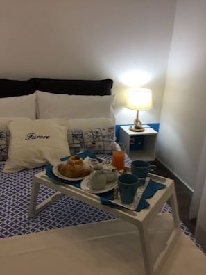 Classic-Doppelzimmer, Balkon (Furore) | Hochwertige Bettwaren, Daunenbettdecken, Pillowtop-Betten, Minibar