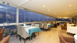 2 restaurants; breakfast, lunch and dinner served  - Mora Hotel (Trabzon)