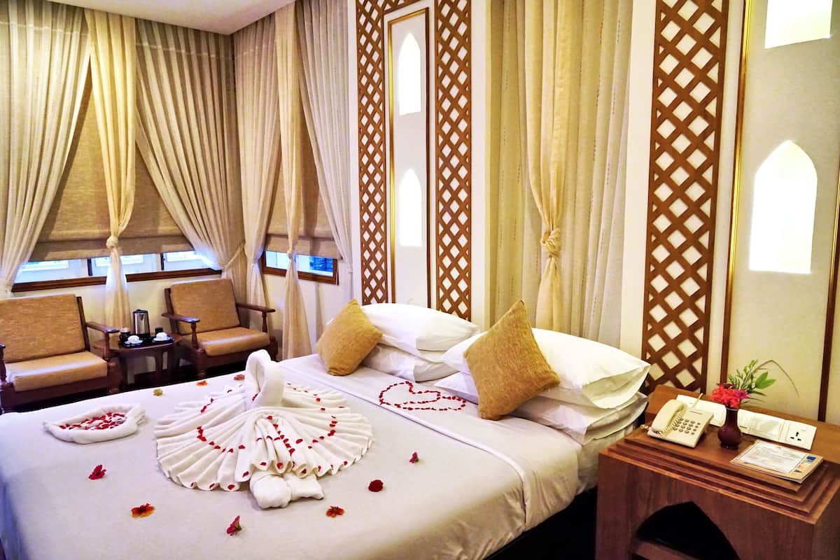 Deluxe Double or Twin Room | Minibar, in-room safe, desk, blackout curtains
