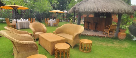 Breakfast, lunch, dinner served; local and international cuisine