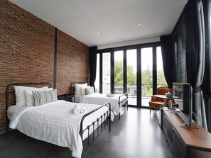 Kamar Double atau Twin Deluks | Minibar, brankas, Wi-Fi gratis, dan seprai linen