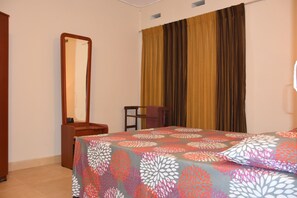 1 chambre, bureau, fer et planche à repasser, Wi-Fi gratuit