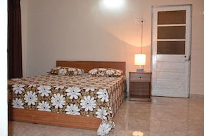 House, Garden View | 1 bedroom, desk, iron/ironing board, free WiFi - Gunda's Holiday Home (Kandy)