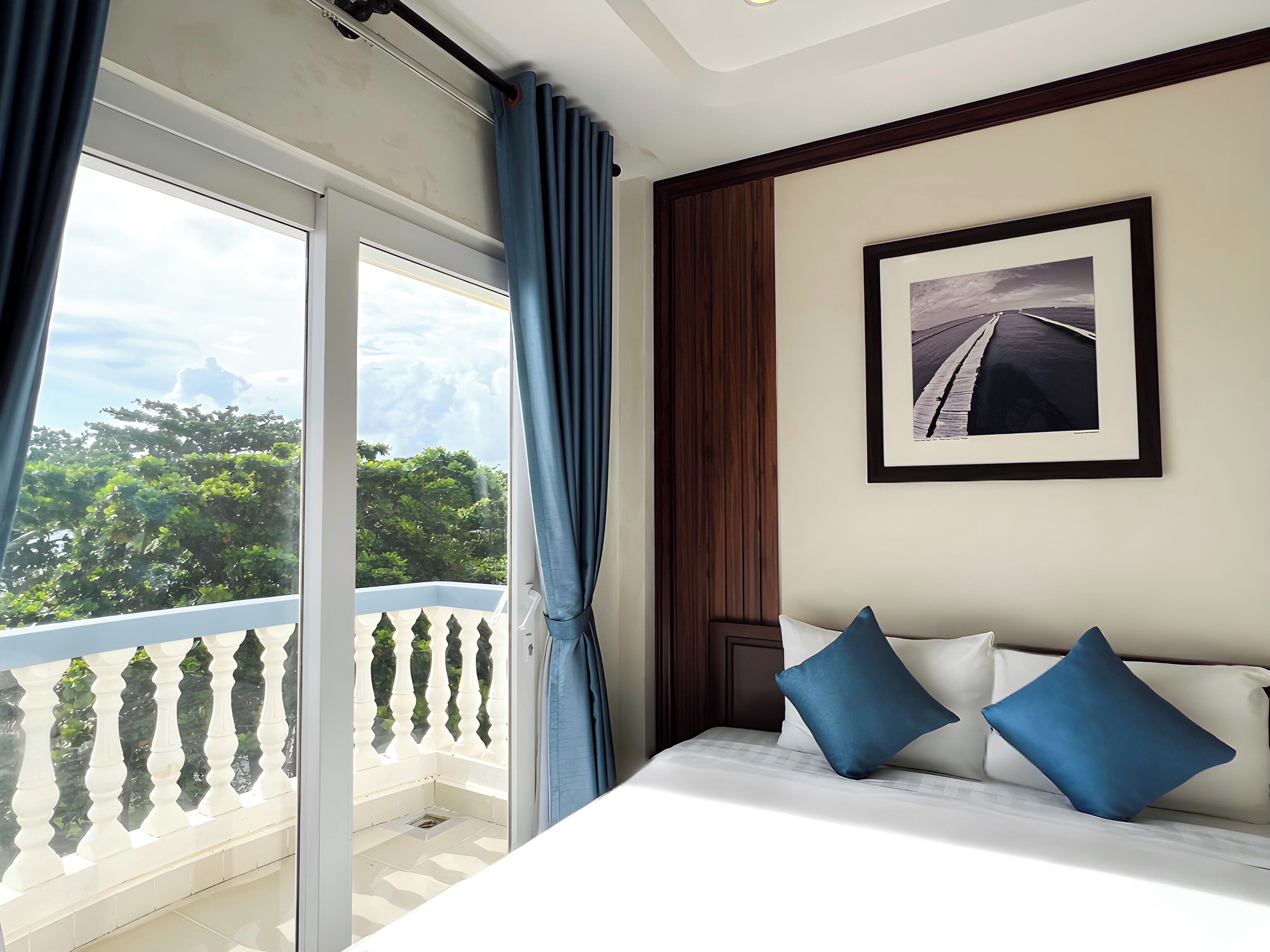 family room, ocean view | 1 bedroom, minibar, in-room safe, desk