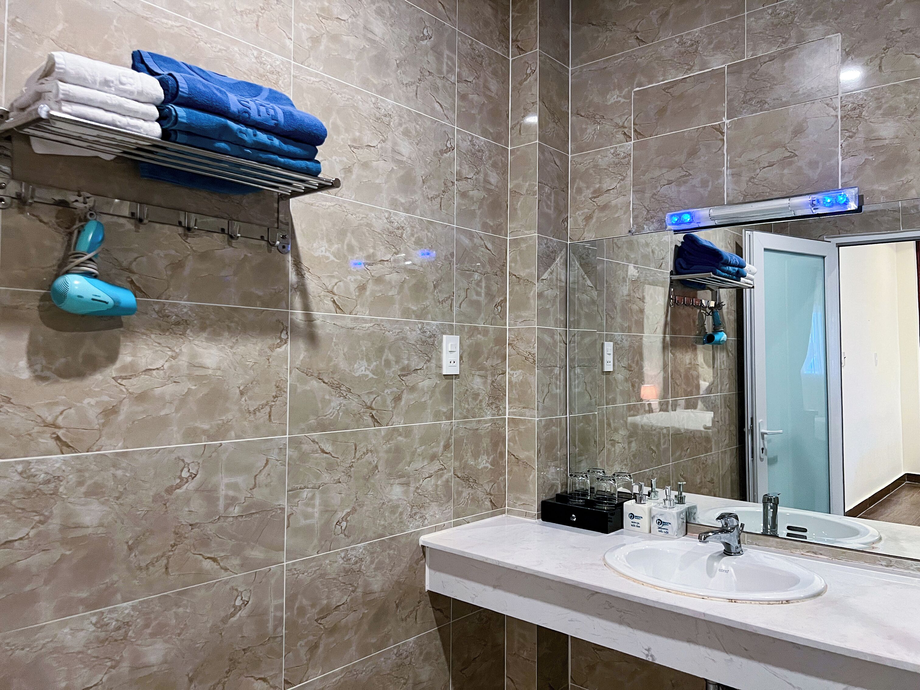 superior triple room | 1 bedroom, minibar, in-room safe, desk