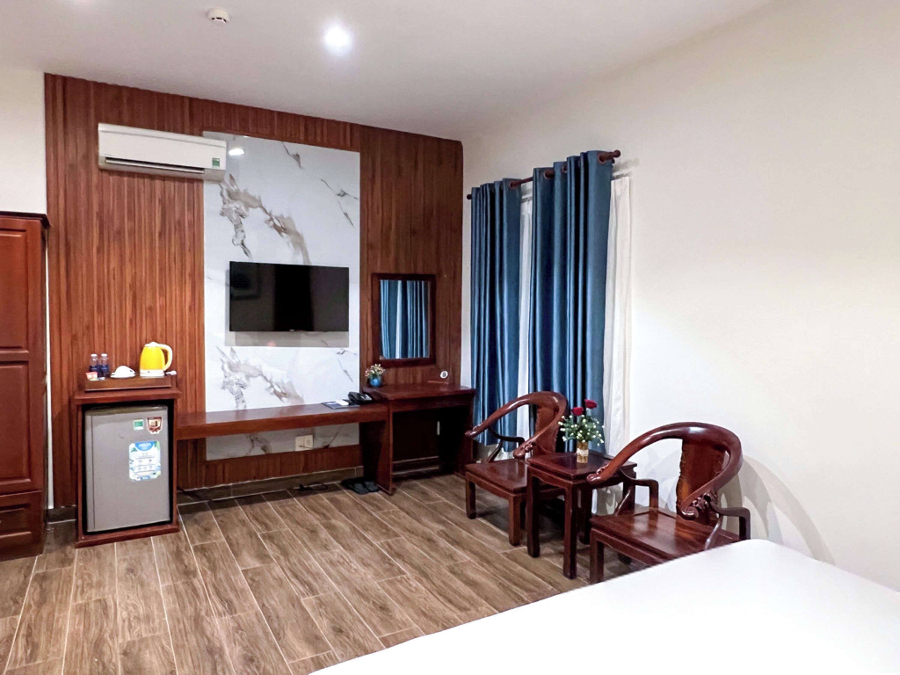 superior double room | 1 bedroom, minibar, in-room safe, desk